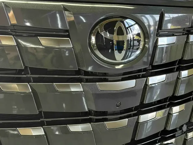 Toyota Alphard — Фото автомобиля 6