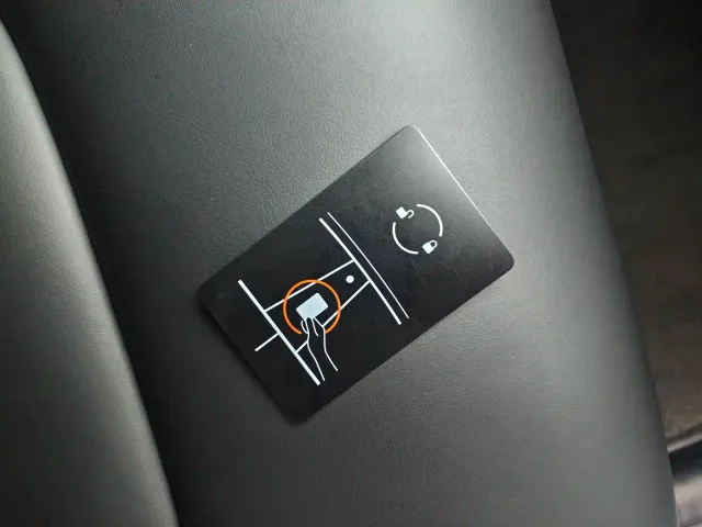 Tesla Model Y — Фото автомобиля 5