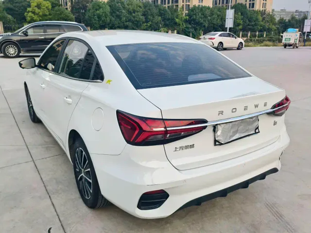 Roewe i5 — Фото автомобиля 5