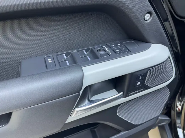 Land Rover Defender — Фото автомобиля 16