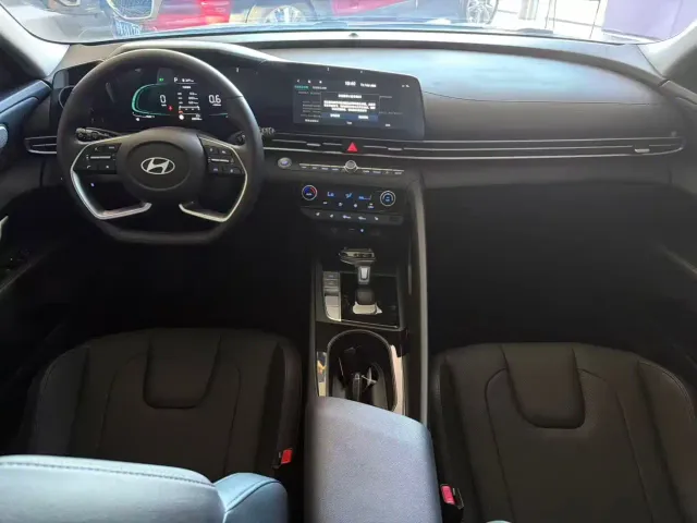 Hyundai Elantra — Фото автомобиля 12