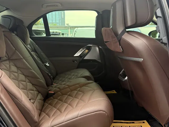 BMW 7 Series — Фото автомобиля 17