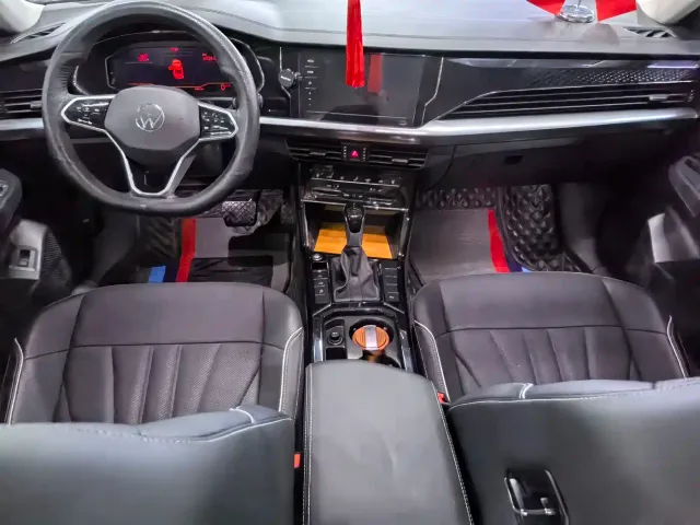 Volkswagen Passat — Фото автомобиля 12