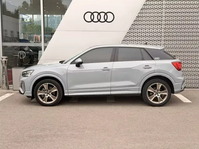 Audi Q2L — Фото автомобиля 3