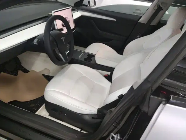 Tesla Model 3 — Фото автомобиля 14