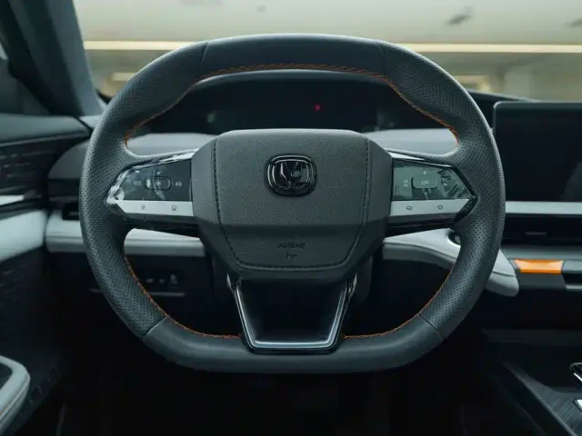 Changan Changan UNI-V iDD 2024 Blue Whale Smart iDD 136km Smart Cool — Фото автомобиля 16