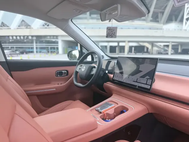 Leapmotor C10 — Фото автомобиля 13