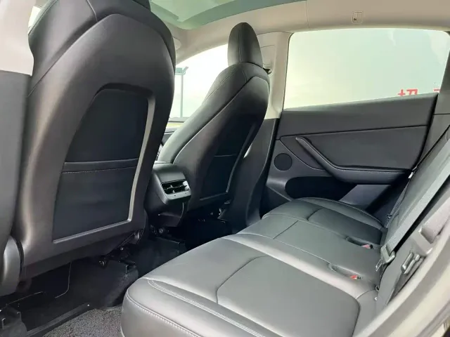 Tesla Model Y — Фото автомобиля 5