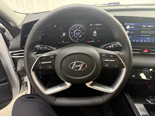 Hyundai Elantra — Фото автомобиля 14