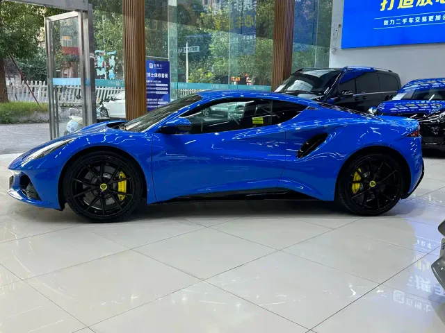 Lotus Emira — Фото автомобиля 2