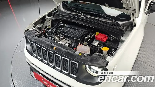 Jeep Renegade — Фото автомобиля 4