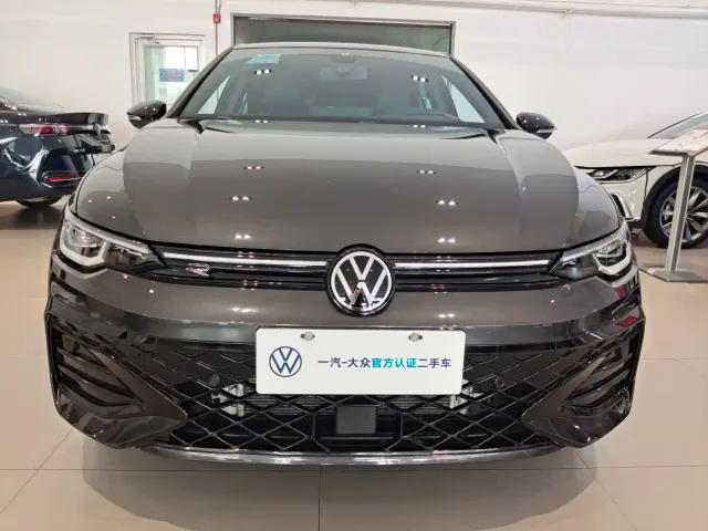 Volkswagen Golf — Фото автомобиля 2