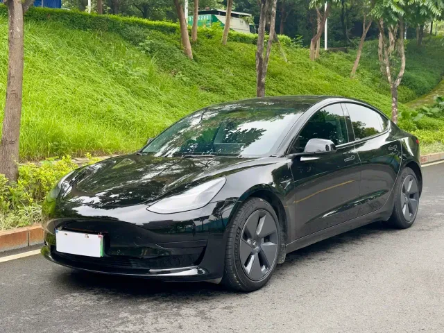 Фотография автомобиля — Tesla Model 3