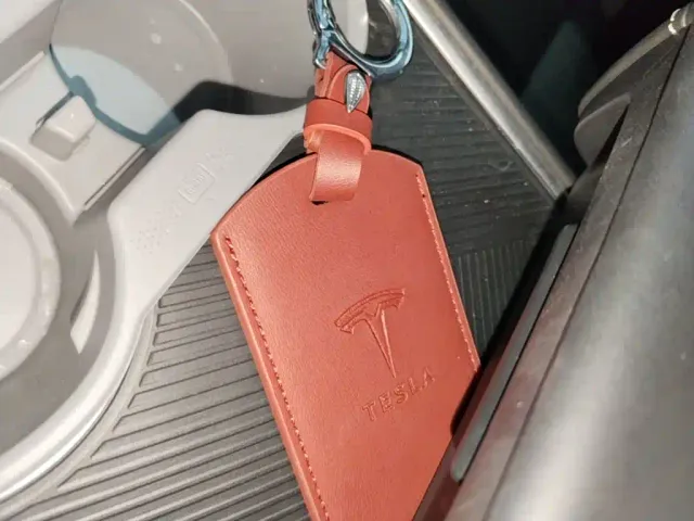 Tesla Model Y — Фото автомобиля 16