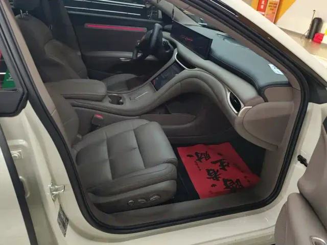 IM Motors IM L6 2025 Pro Max — Фото автомобиля 8