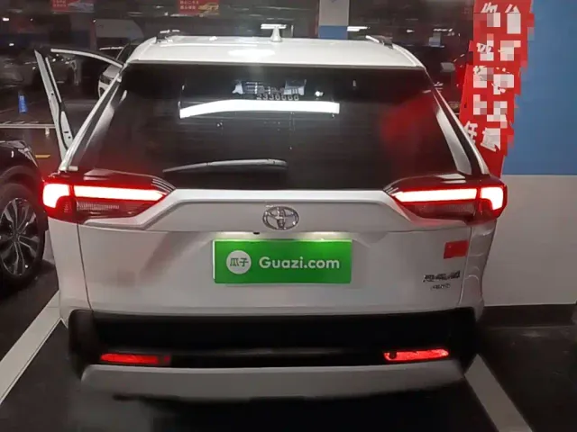Toyota RAV4 — Фото автомобиля 18