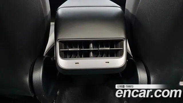 Tesla Model Y — Фото автомобиля 29