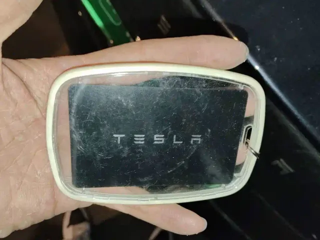 Tesla Model 3 — Фото автомобиля 9