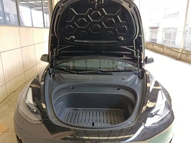 Tesla Model 3 — Фото автомобиля 19