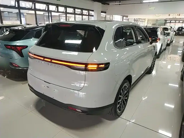 Leapmotor B10 — Фото автомобиля 6