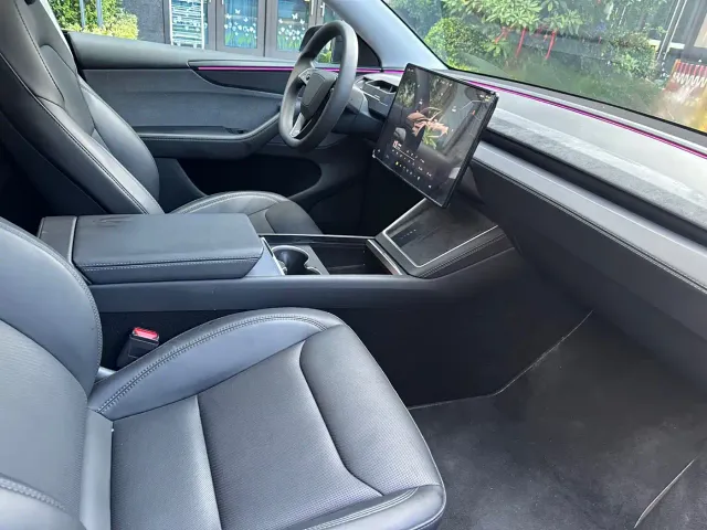 Tesla Model Y — Фото автомобиля 7