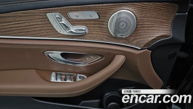 Mercedes-Benz E-Class — Фото автомобиля 13