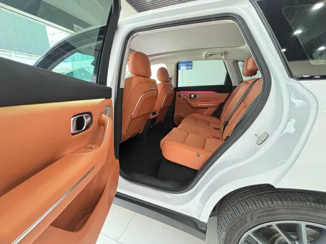 Leapmotor C10 — Фото автомобиля 14