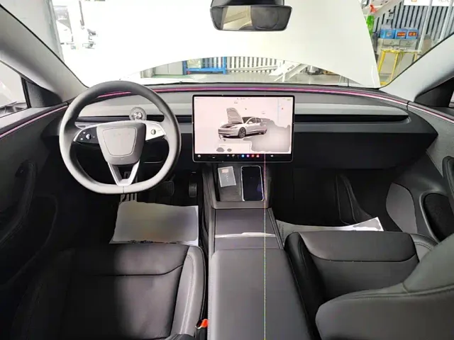 Tesla Model 3 — Фото автомобиля 9