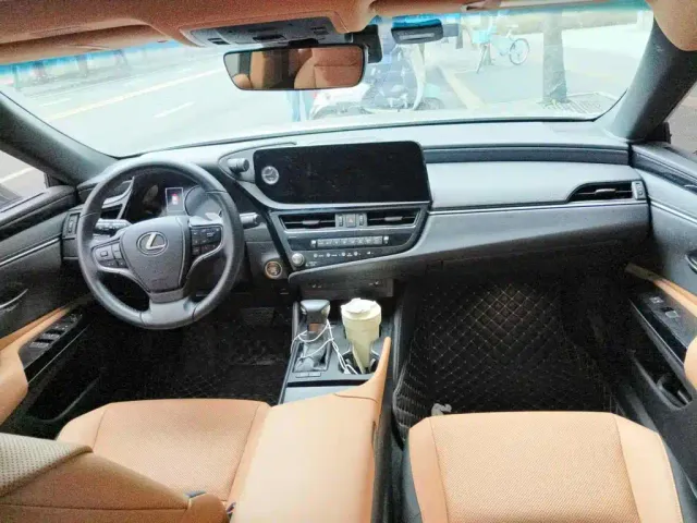 Lexus ES — Фото автомобиля 12