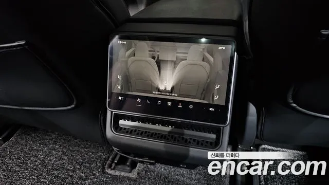 Tesla Model 3 — Фото автомобиля 26