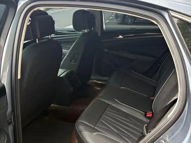 Volkswagen Passat — Фото автомобиля 6