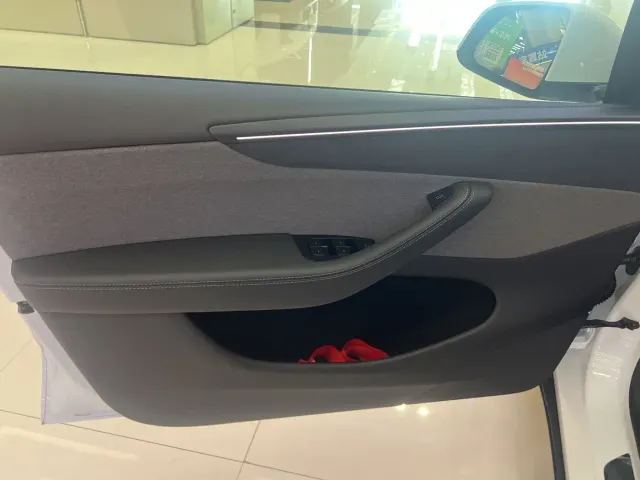 Tesla Model Y — Фото автомобиля 9