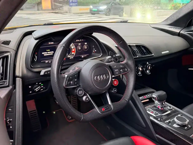 Audi R8 — Фото автомобиля 6
