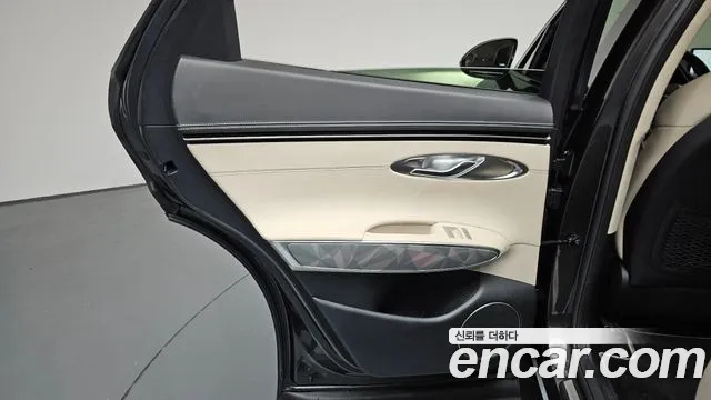 Genesis GV70 — Фото автомобиля 14