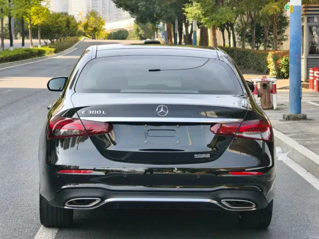 Mercedes-Benz E-Class — Фото автомобиля 7