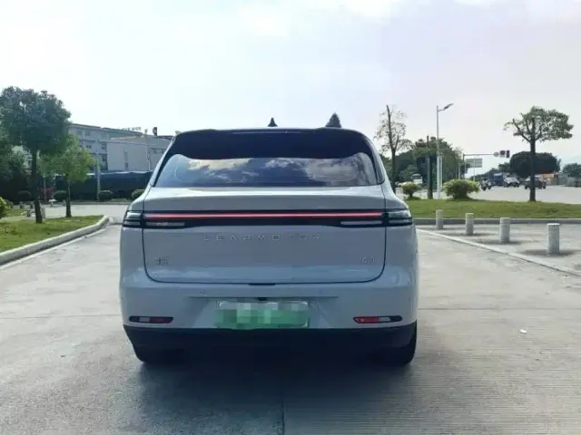 Leapmotor C10 — Фото автомобиля 6