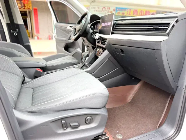 Volkswagen Tiguan L — Фото автомобиля 10