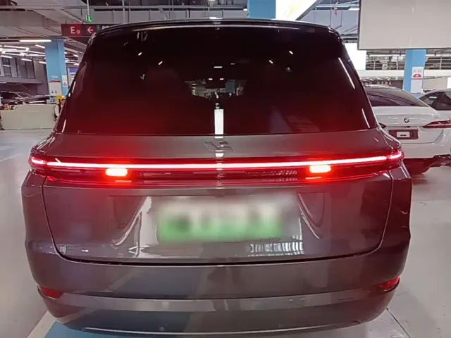 Li Auto L9 — Фото автомобиля 5