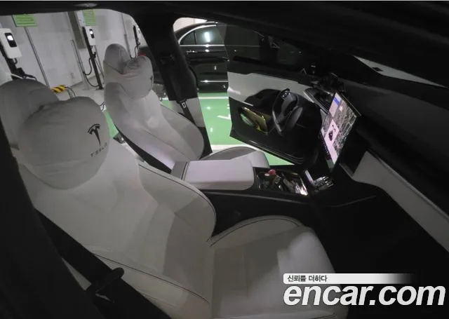 Tesla Model X — Фото автомобиля 4
