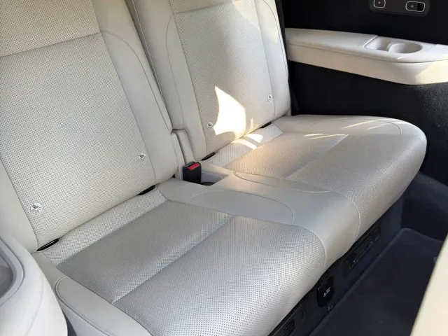 Li Auto L8 — Фото автомобиля 14