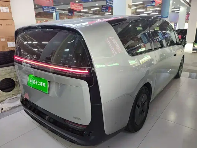 Li Auto MEGA — Фото автомобиля 6