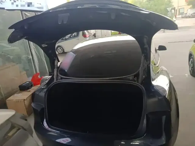 Tesla Model 3 — Фото автомобиля 18