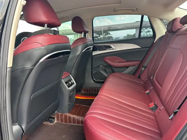 Hongqi H5 — Фото автомобиля 6
