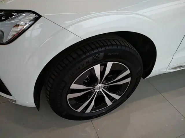 Volvo XC60 — Фото автомобиля 22