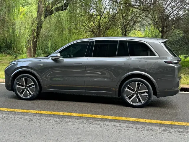 Li Auto L8 — Фото автомобиля 20