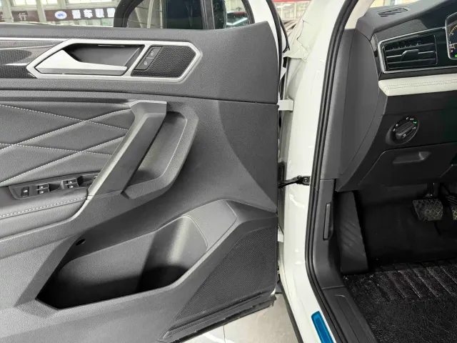 Volkswagen Tiguan L — Фото автомобиля 9