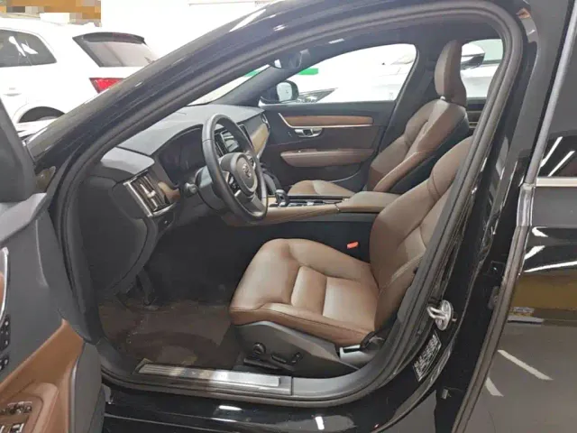 Volvo S90 — Фото автомобиля 15