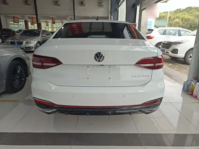 Volkswagen Lavida — Фото автомобиля 5