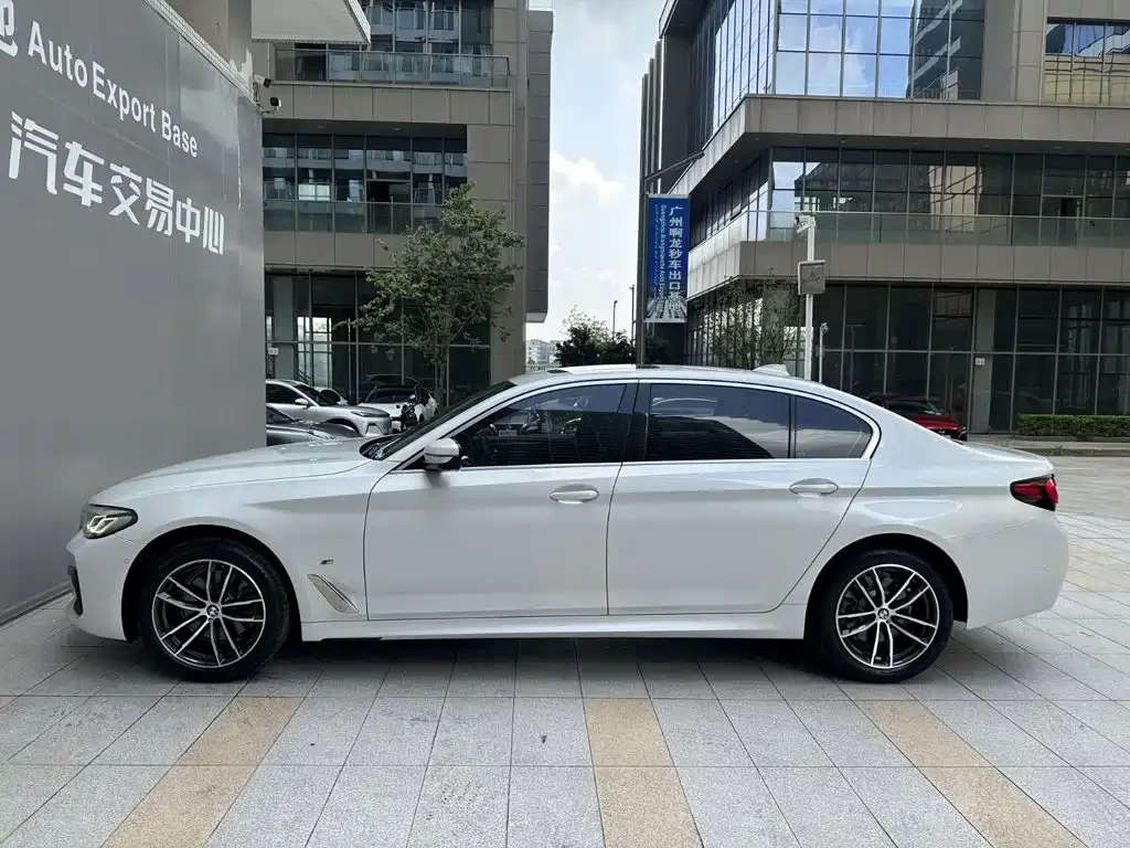 BMW BMW 5 Series 2022 Facelift 525Li M Sport Package — Фото автомобиля 3