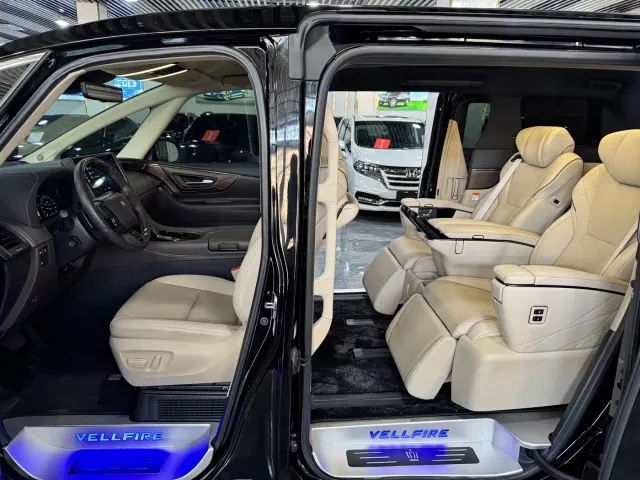 Toyota Vellfire — Фото автомобиля 9